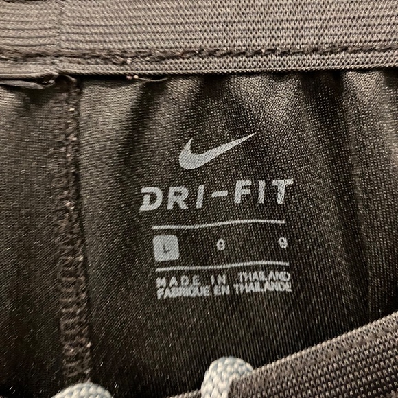 Nike Elite Women's Dri-Fit Basketball Shorts (Large) - Picture 6 of 6